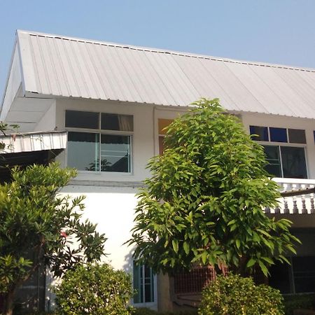 Zan Pla Nade Guesthouse Chiang Rai Bagian luar foto