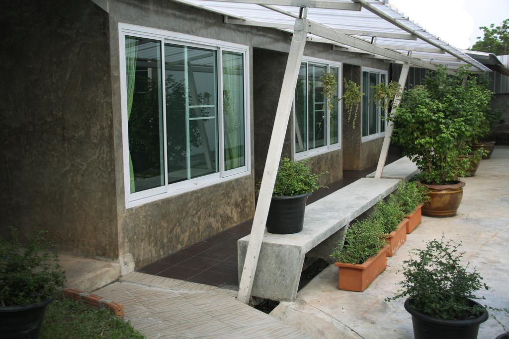 Zan Pla Nade Guesthouse Chiang Rai Bagian luar foto
